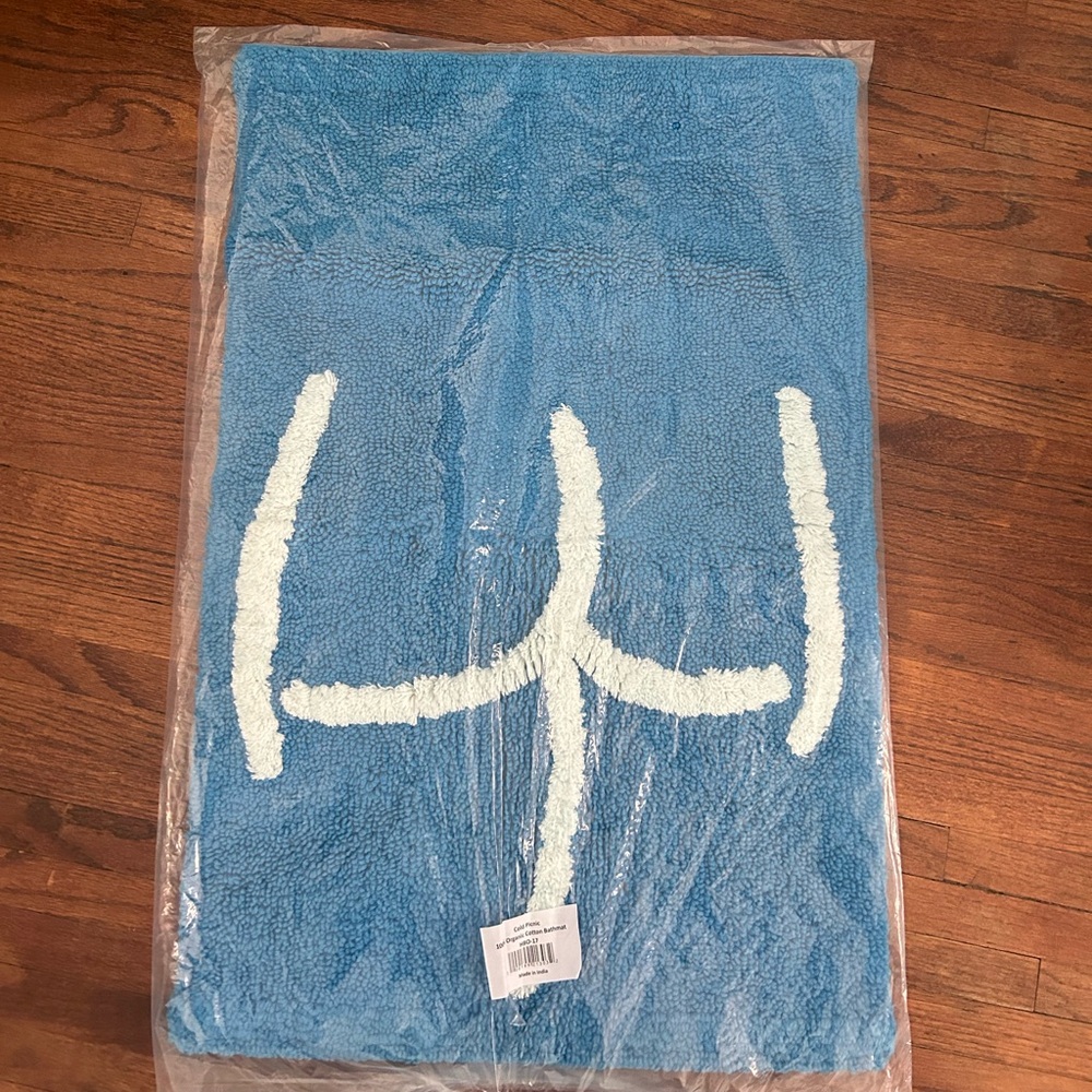 NWT- COLD PICNIC TUSHY BATHMAT